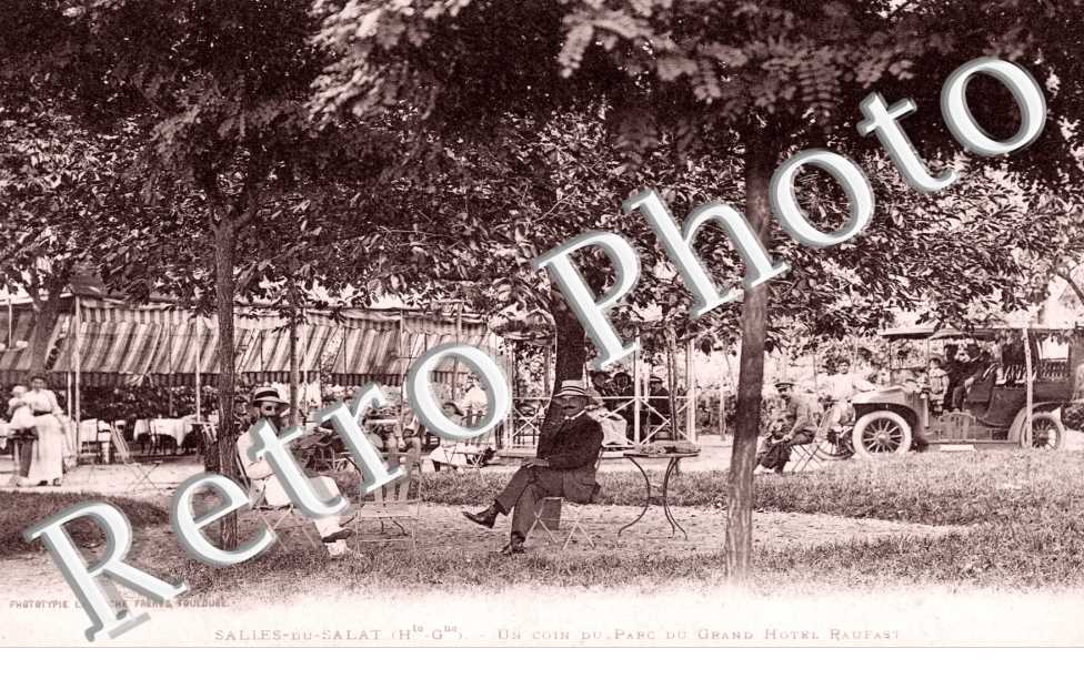 Un Coin du Parc du Grand Hotel Raufast