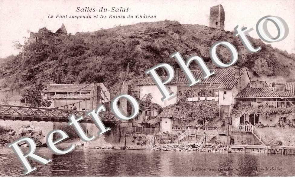 Pont suspendu et les ruines du chateau