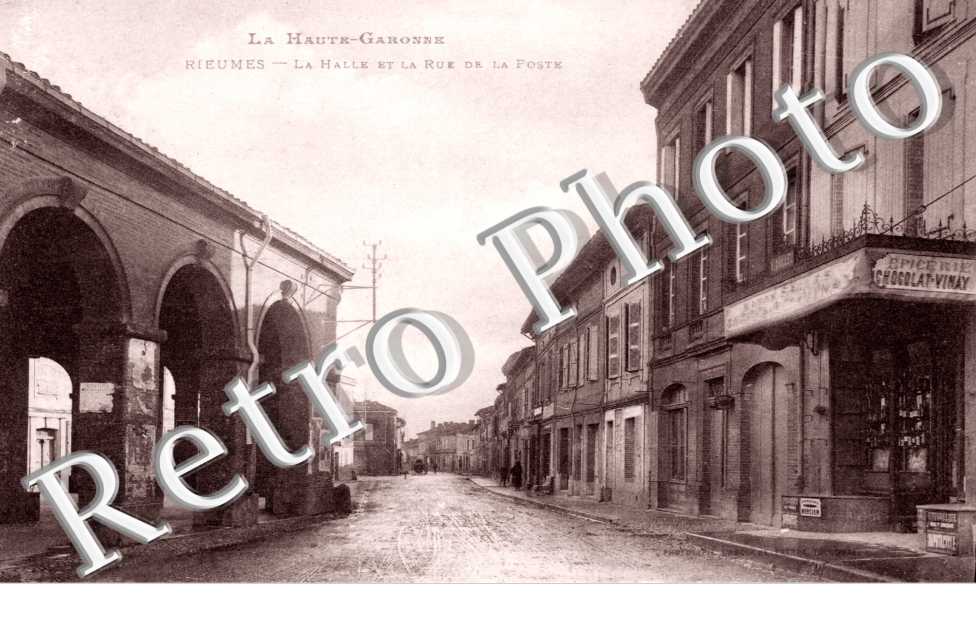 La Halle et la rue de la Poste