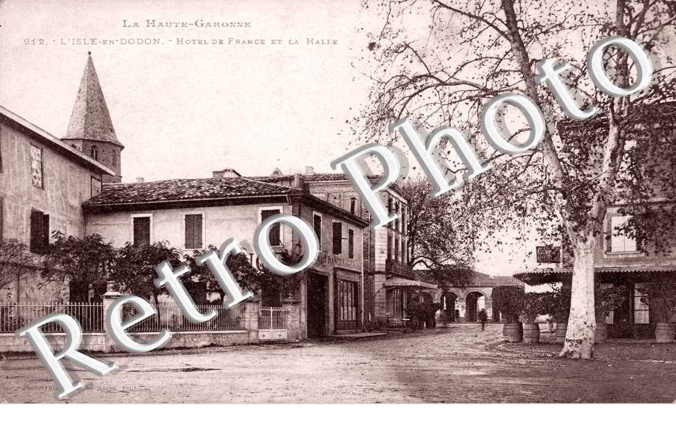 Hotel de France et la Halle