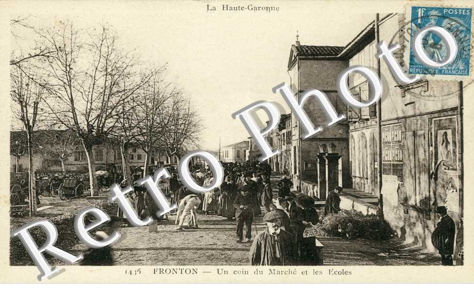 Un Coin du Marche et les Ecoles