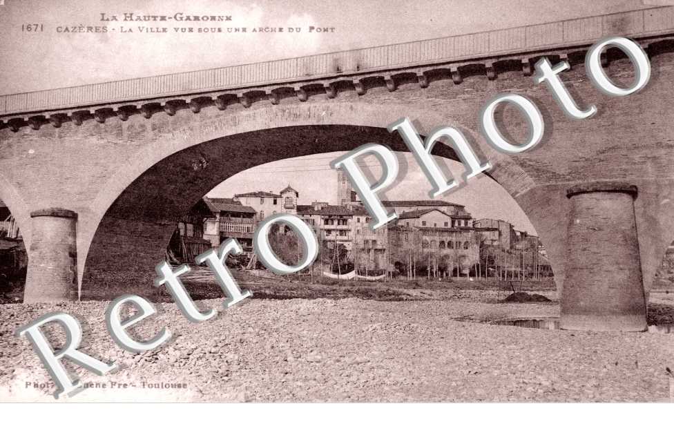 La Ville vue sous une Arche du Pont