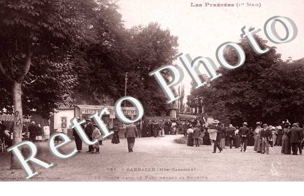 la foule dans le parc devant la buvette