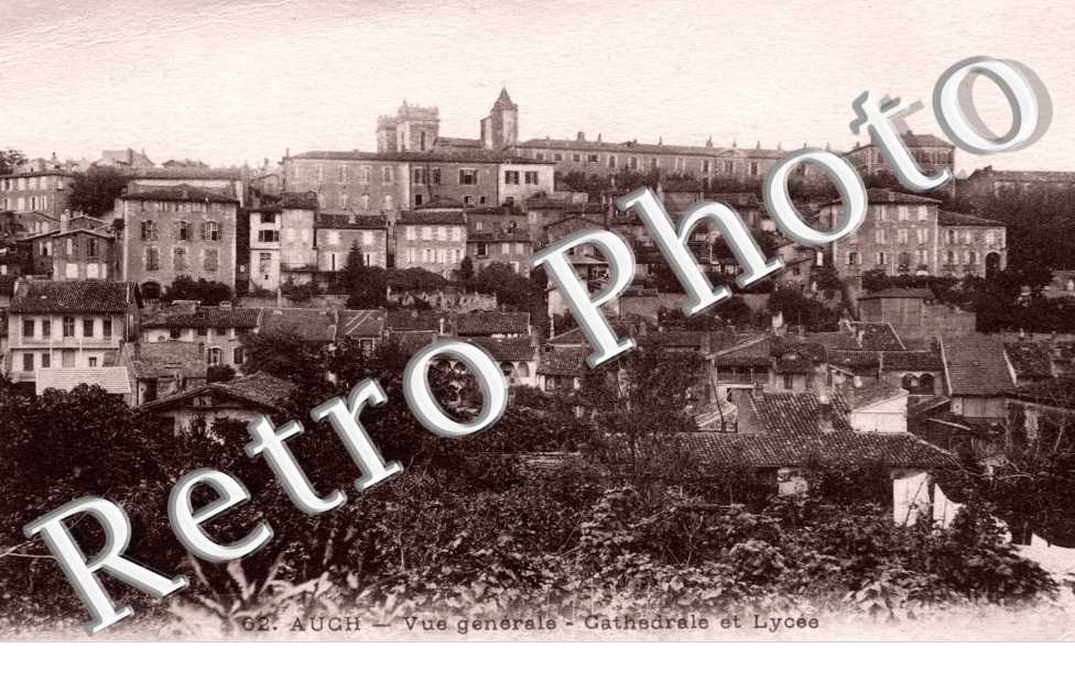 Vue generale Cathedrale et Lycee