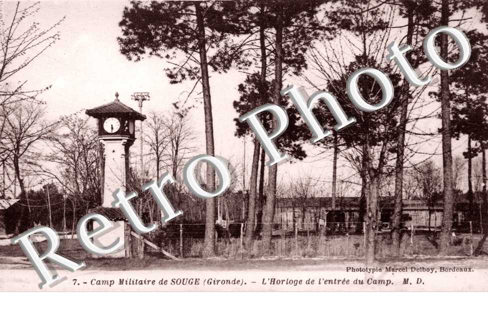 L'horloge de l'entree du camp - camp militaire de Souge