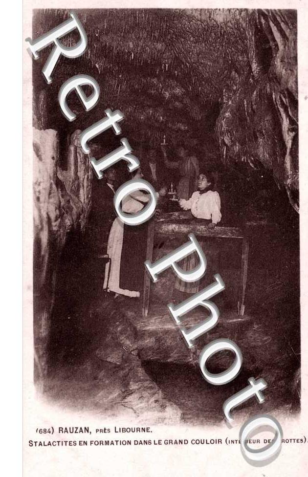 stalactites en formation dans le grand couloir (interieur des grottes)