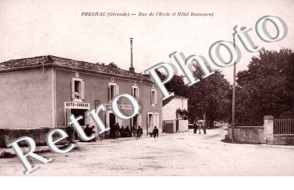 Rue de l'ecole   et hotel Beaumont