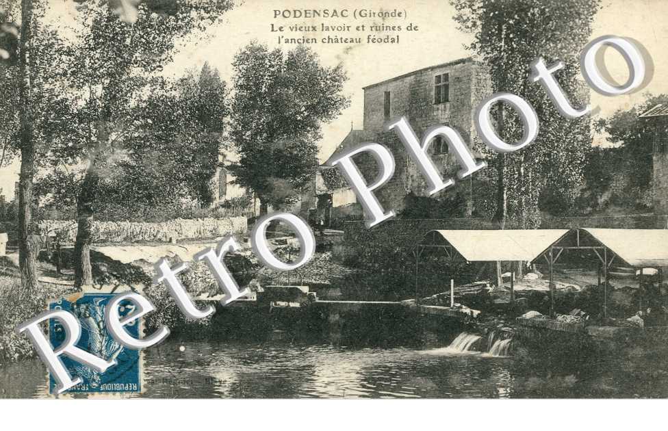 Vieux lavoir et ruines de l'ancien chateau feodal