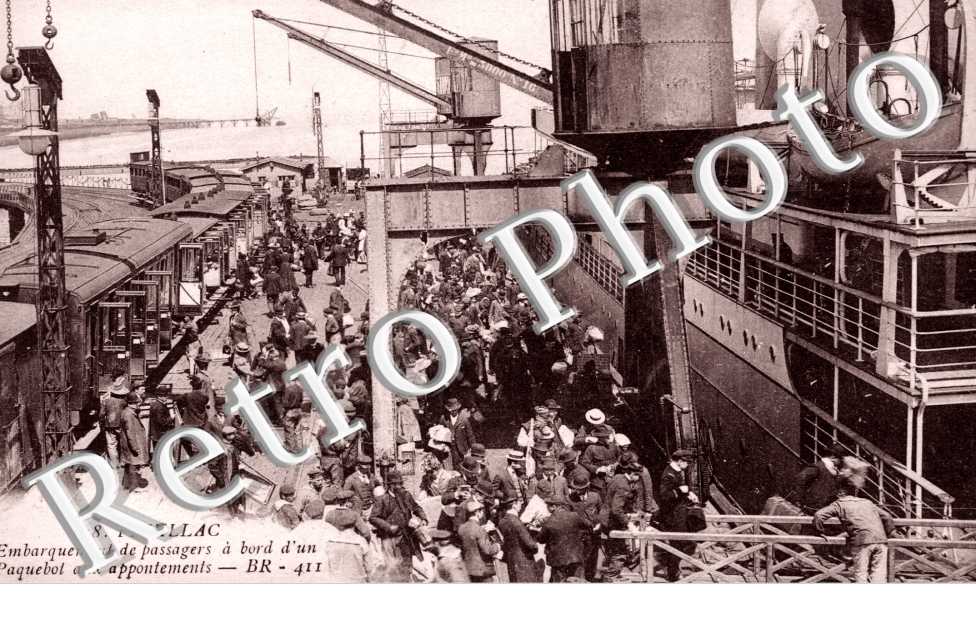 Embarquement de passagers a bord d'un paquebot