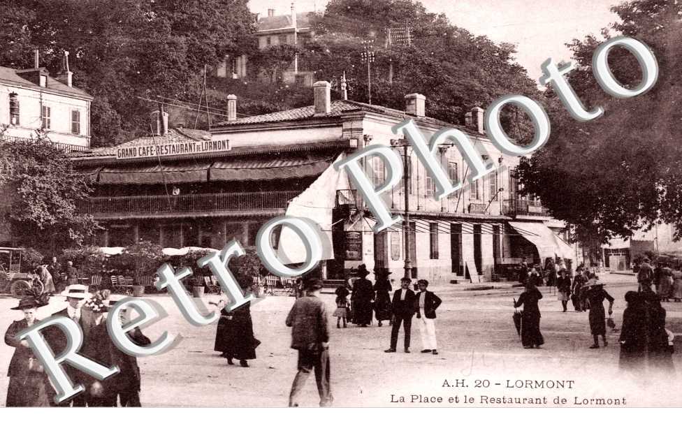 la place et le restaurant de Lormont