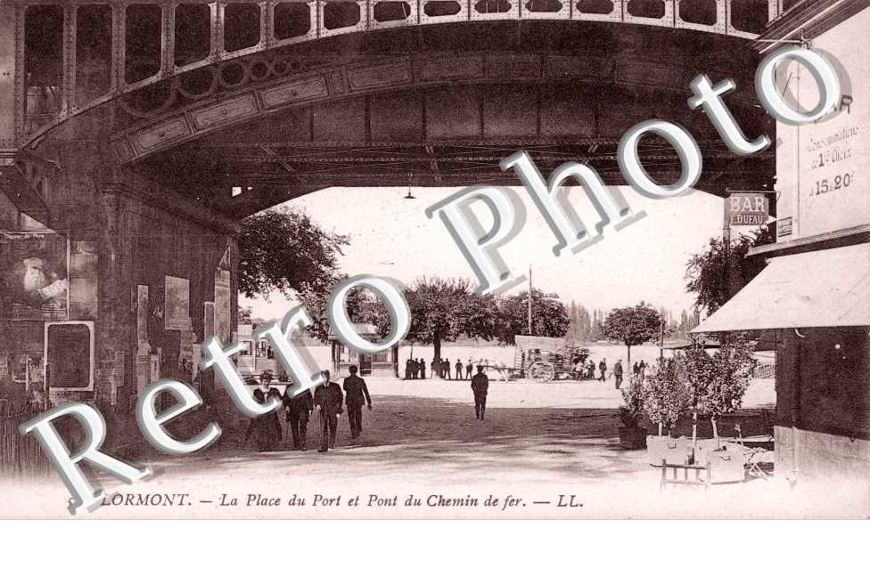 Place du Port et pont du chemin de fer