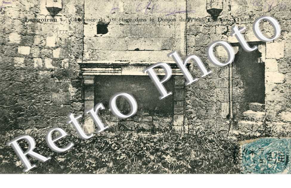 Cheminee du Premier Etage dans le Donjon du Chateau