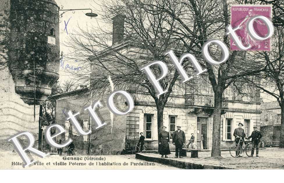 Hotel de ville et vieille Poterne de l'habitation de Pardailhan