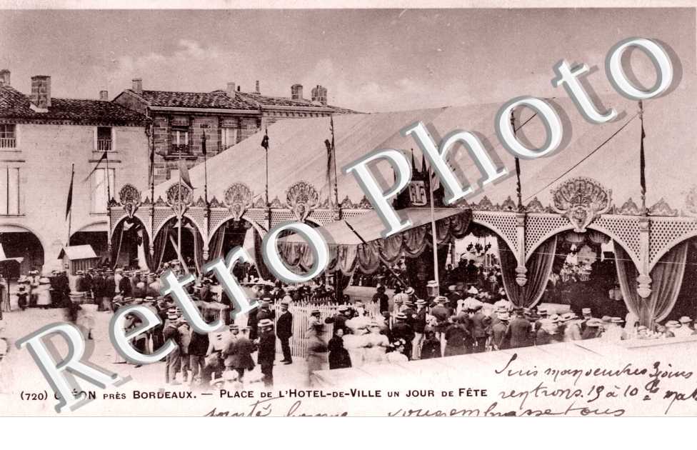Place de l'Hotel de Ville, un jour de Fete
