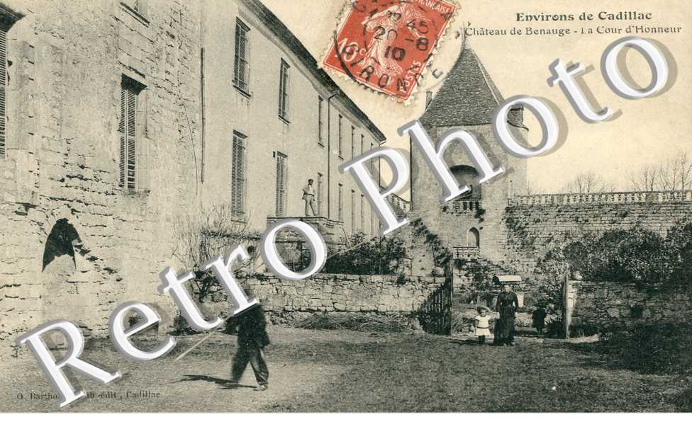 chateau de Benauge - la cour d'Honneur