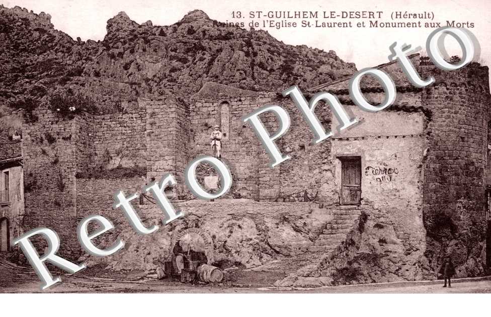 Ruines de l'eglise St-Laurent et monument aux morts