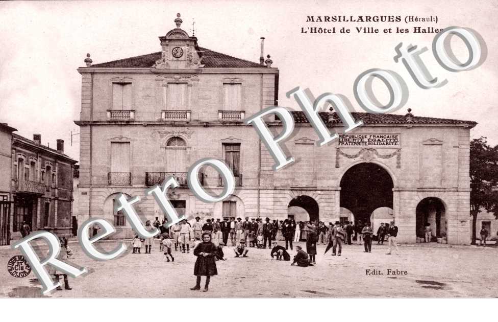 Hotel de ville et les halles