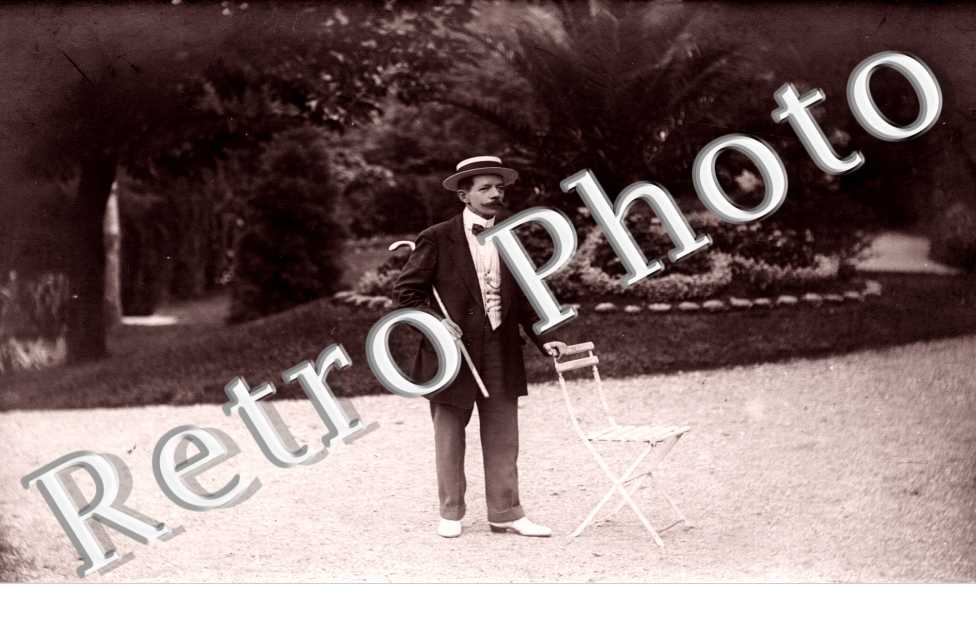 personnage dans un parc public