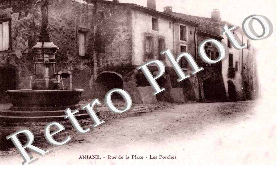 Rue de la place - les porches