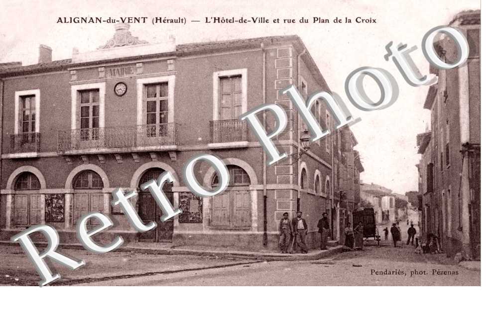 Hotel de Ville et Rue du Plan de la Croix