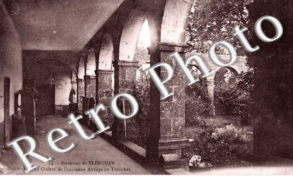 le Cloitre de l'ancienne Abbaye du Tronchet