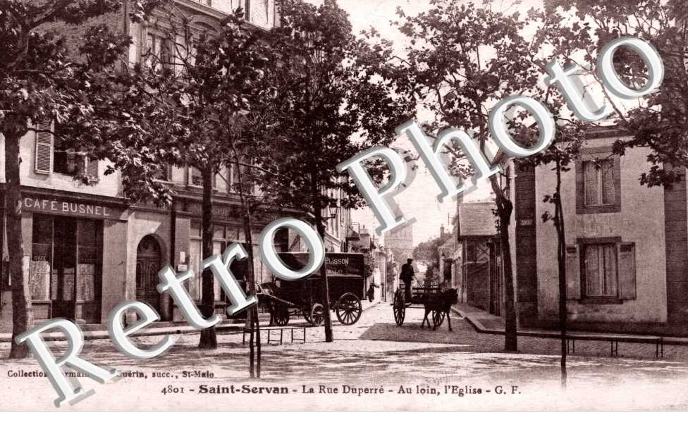 la rue Duperre Au loin l'eglise