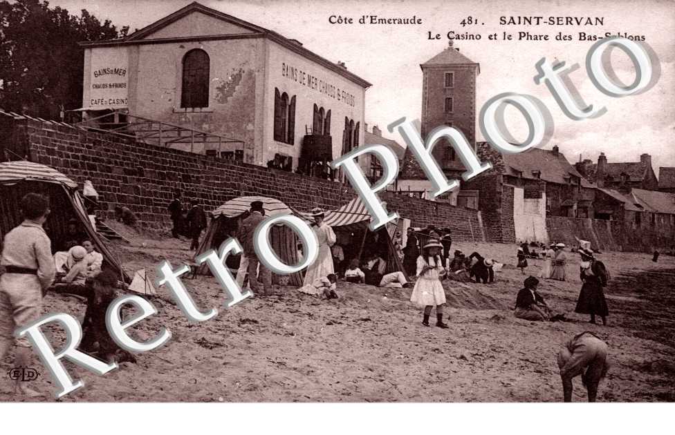 Le casino et le Phare des Bas-Sablons