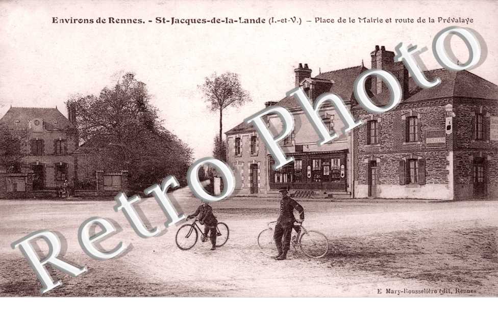 Place de la Mairie et Route de la Prevalaye