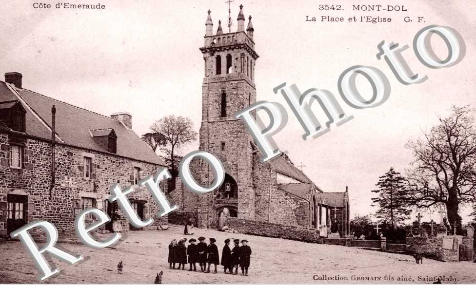 la place et l'eglise