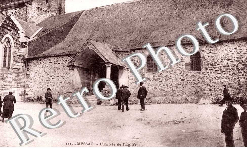 l'entree de l'eglise