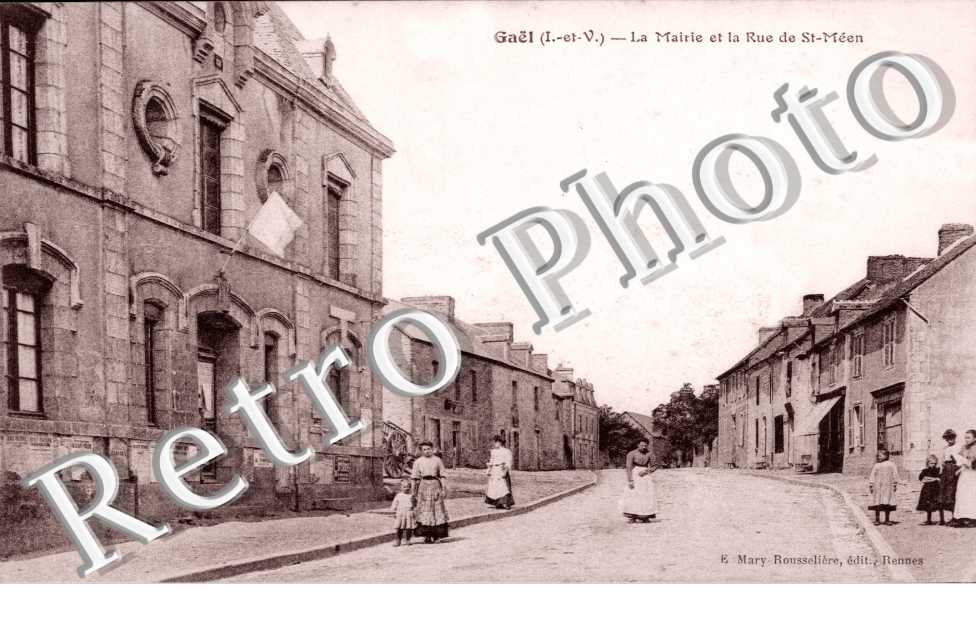 Mairie et Rue St Meen