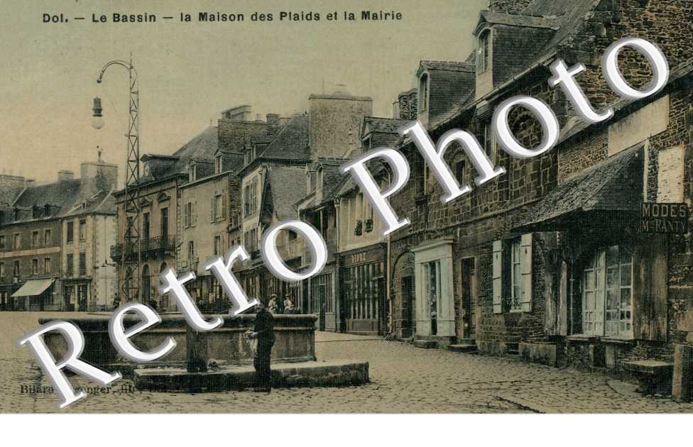 La Maison des Plaids et la Mairie