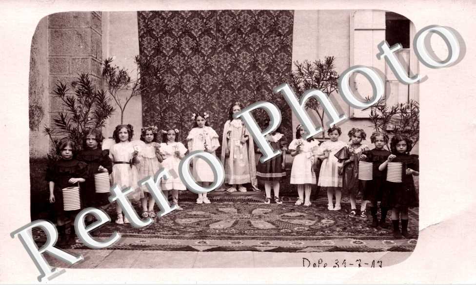 (un groupe d'enfants)