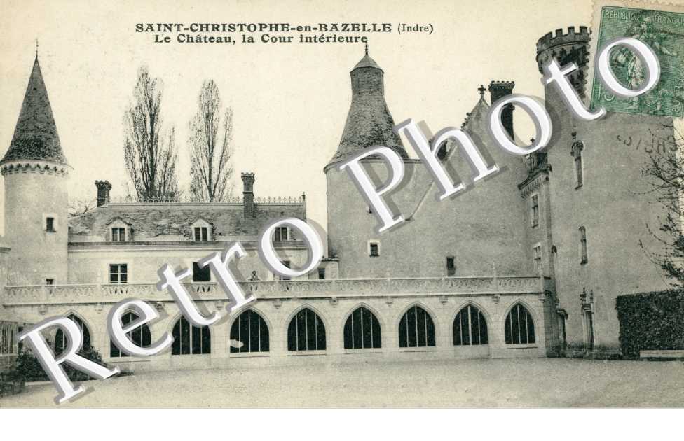 Le Chateau, la Cour interieure