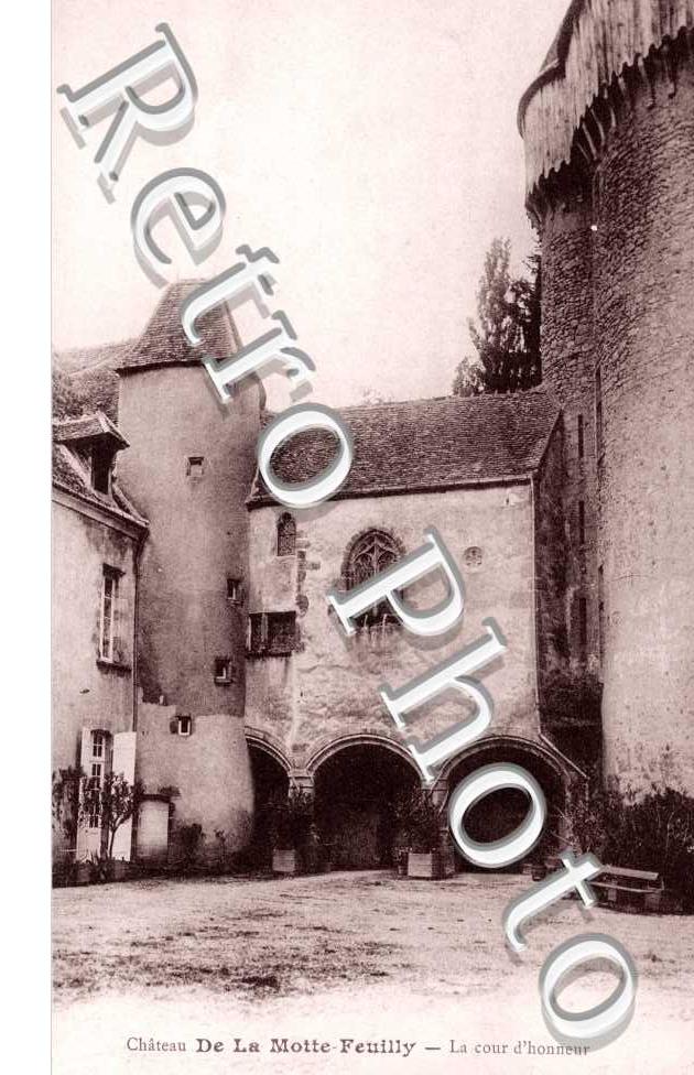 Le Château - La Cour d'Honneur