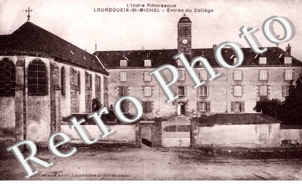 Lourdoueix Saint Michel  entree du college