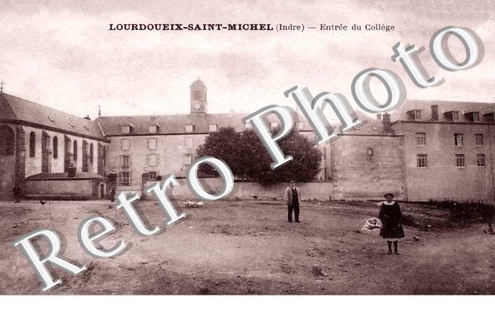 Lourdoueix Saint Michel entree du College
