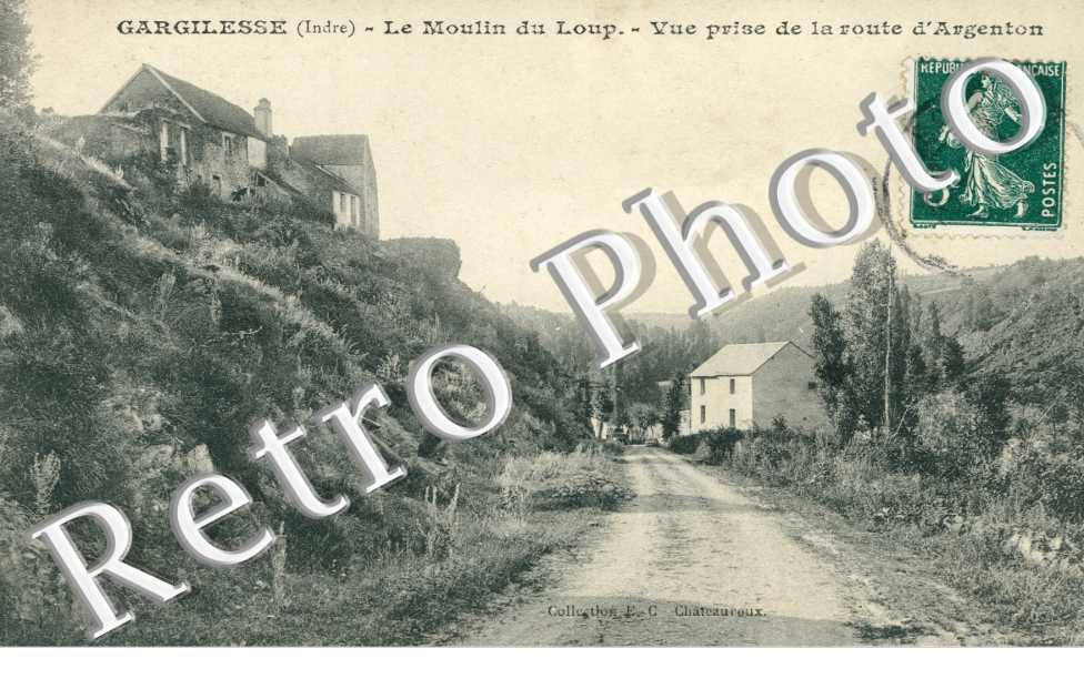 le moulin du Loup - vue prise de la route d'Argenton