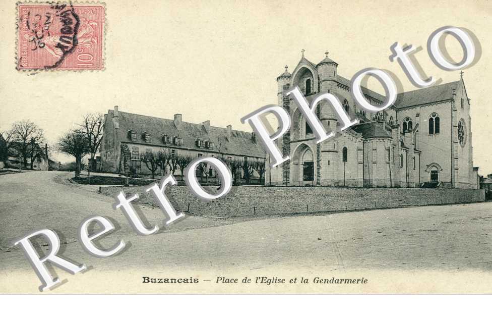 Place de l'Eglise et la Gendarmerie