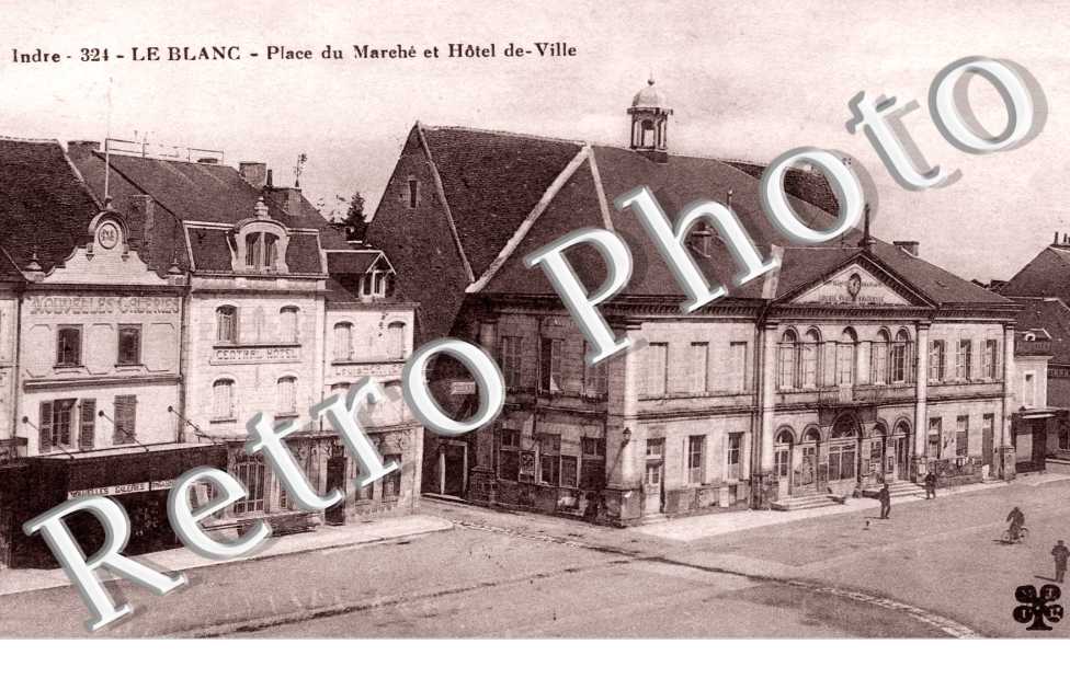 Place du Marche et Hotel-de-Ville