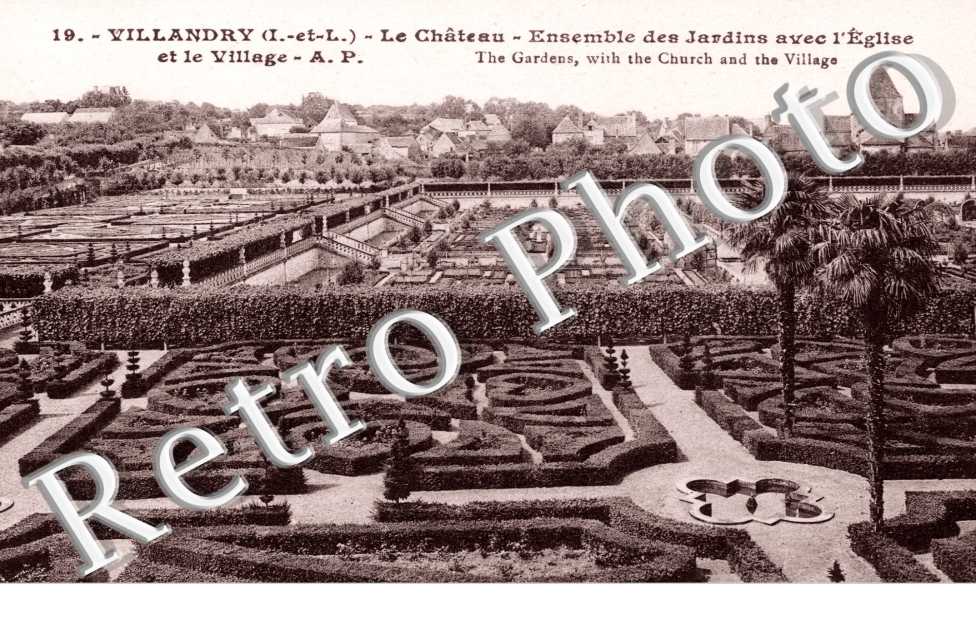 Le Chateau, Jardins avec l'Eglise