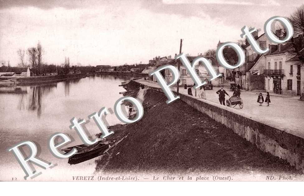 Le Cher et la place