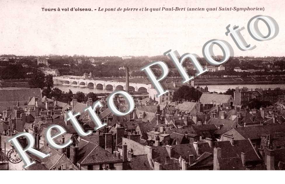 Tours a vol d'oiseau - le pont de pierre