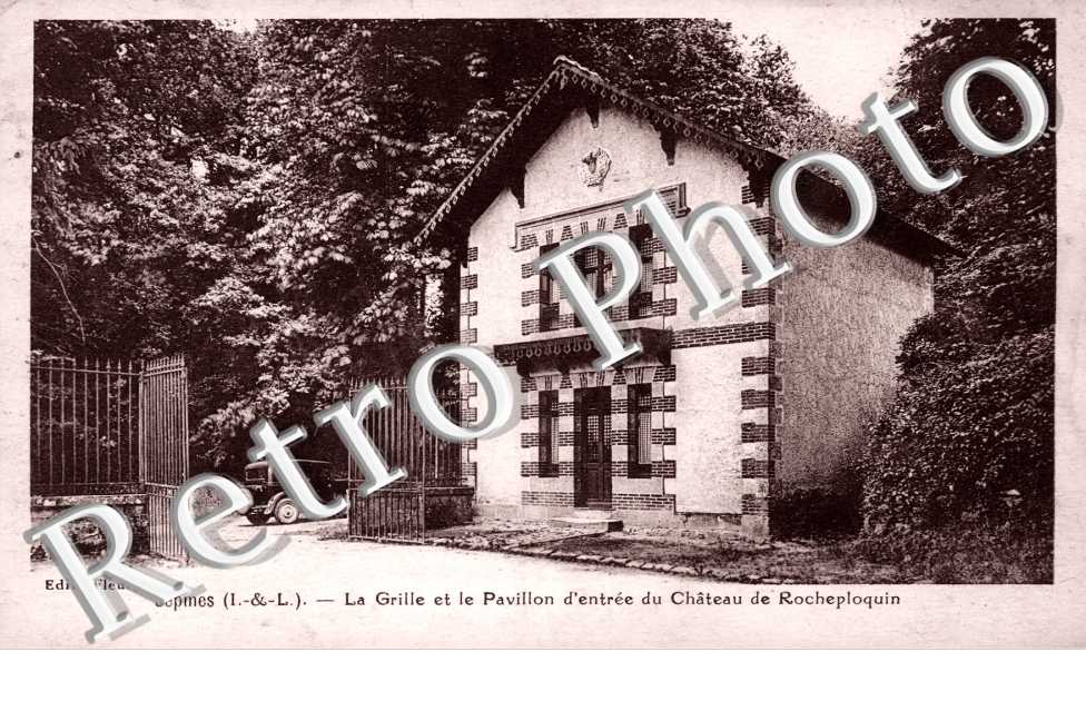 La Grille et le Pavillon d'entrée du Château de Rocheploquin
