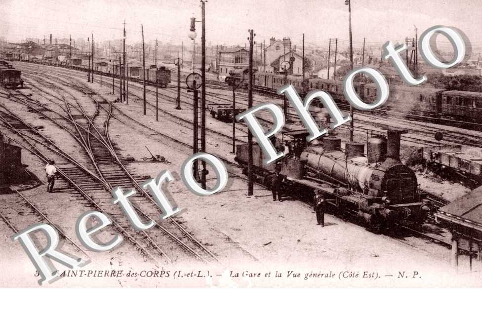 La gare et la vue generale - locomotive