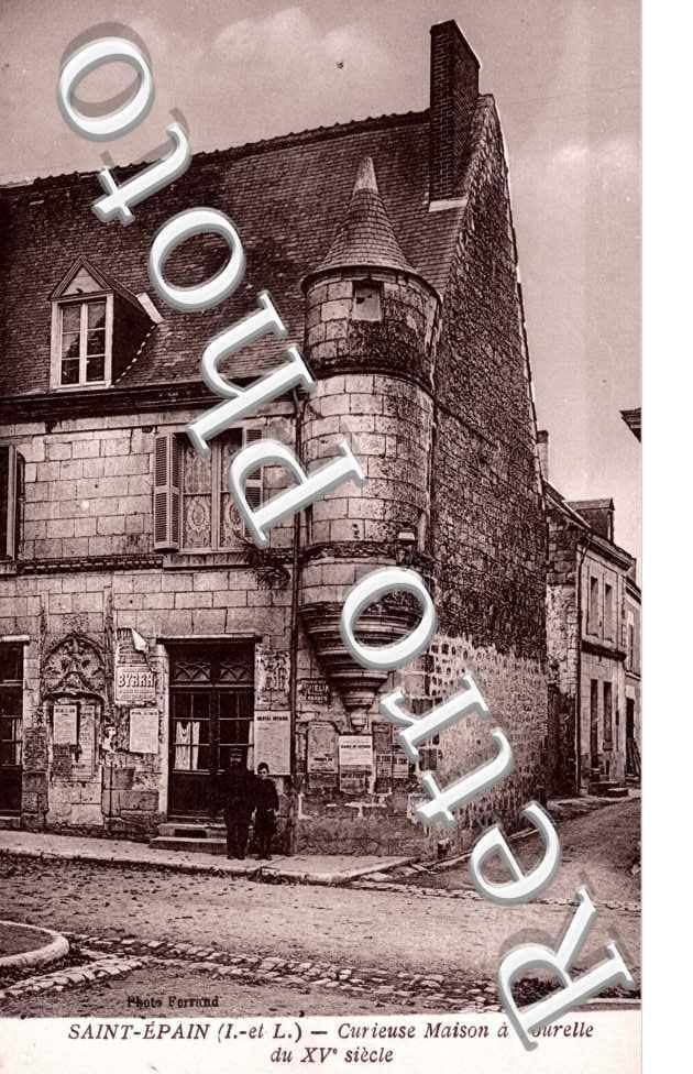 Curieuse Maison a Tourelle du XV°