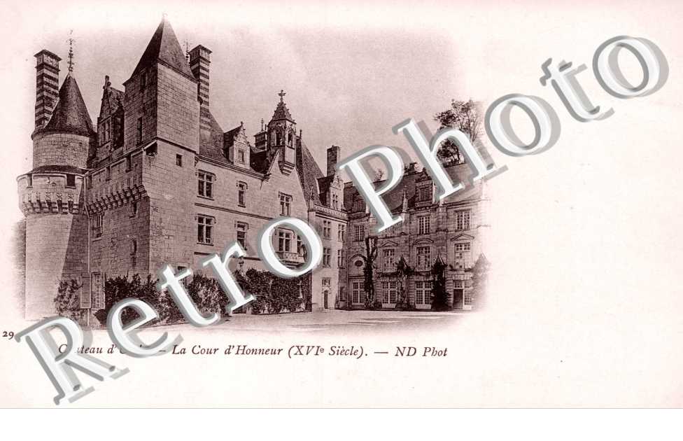 Chateau d'Ussé - La Cour d'Honneur