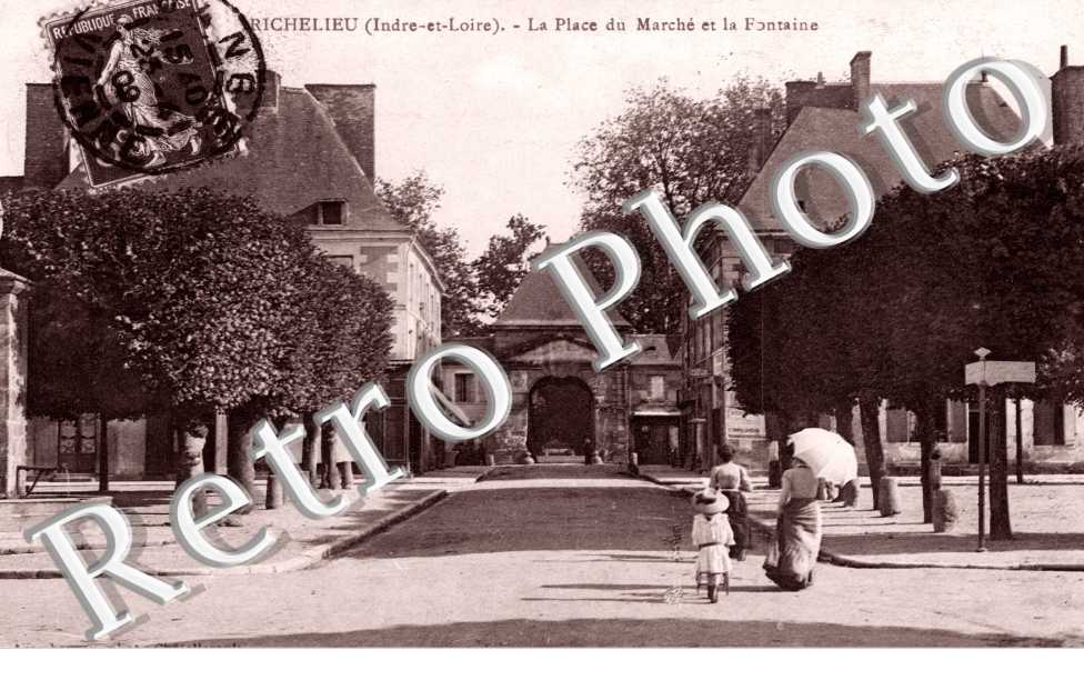 Place du Marche et la Fontaine