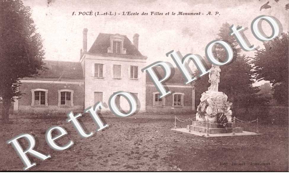 L'ecole des filles et le monument