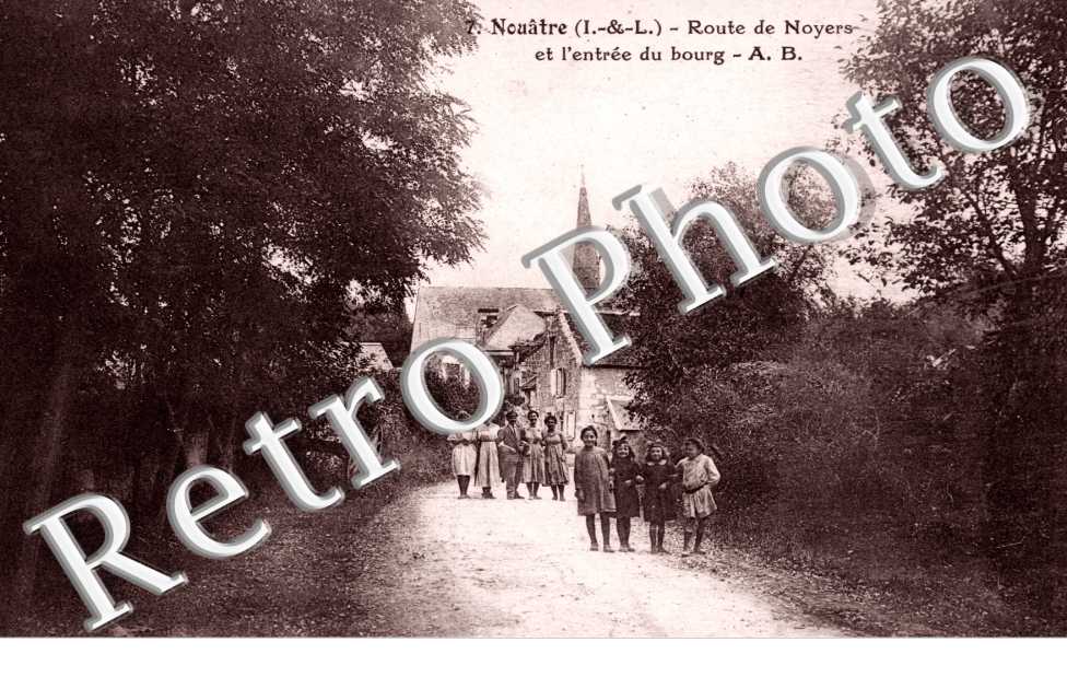 Route de Noyers et l'Entree du Bourg
